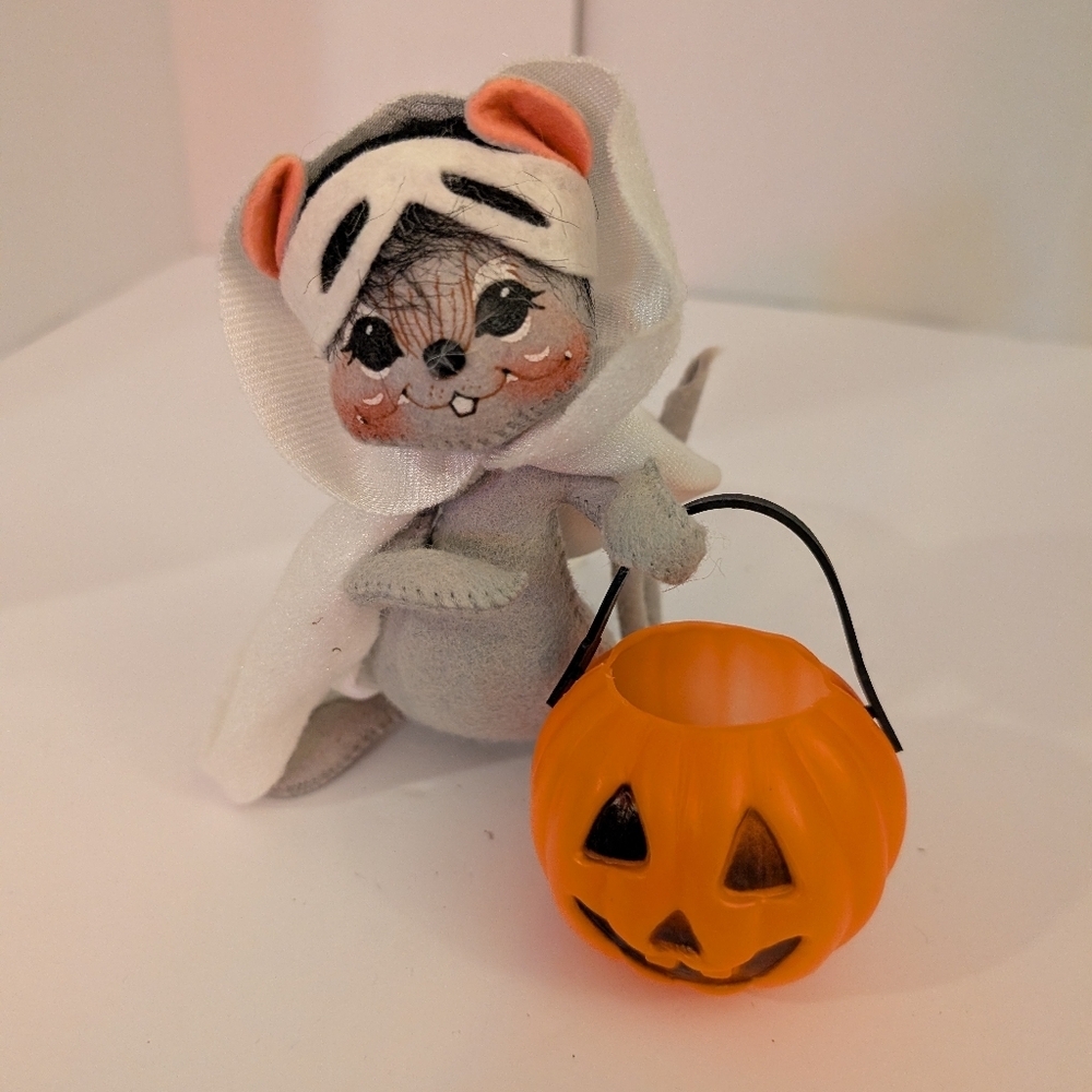 Annalee Halloween Mouse Figurine with Pumpkin Pail - 7 inches